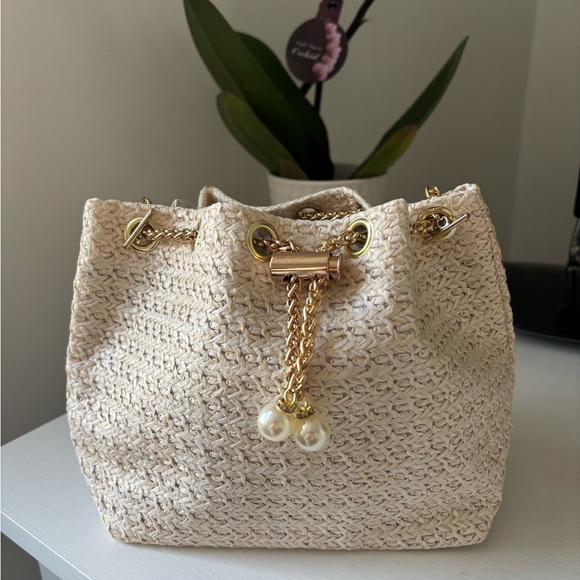 Handbags - Elegant Cream Woven Bag with Gold Accents